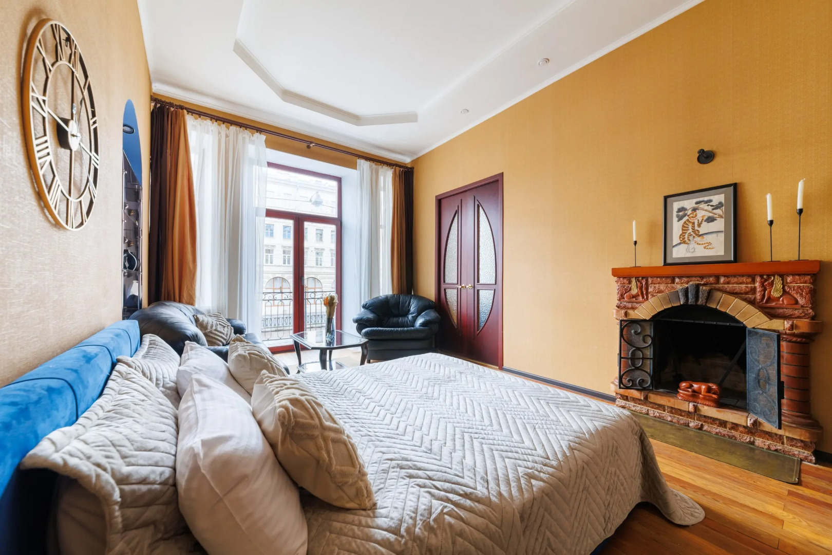 Апартаменты 2 спальни с камином около Банковского мостика