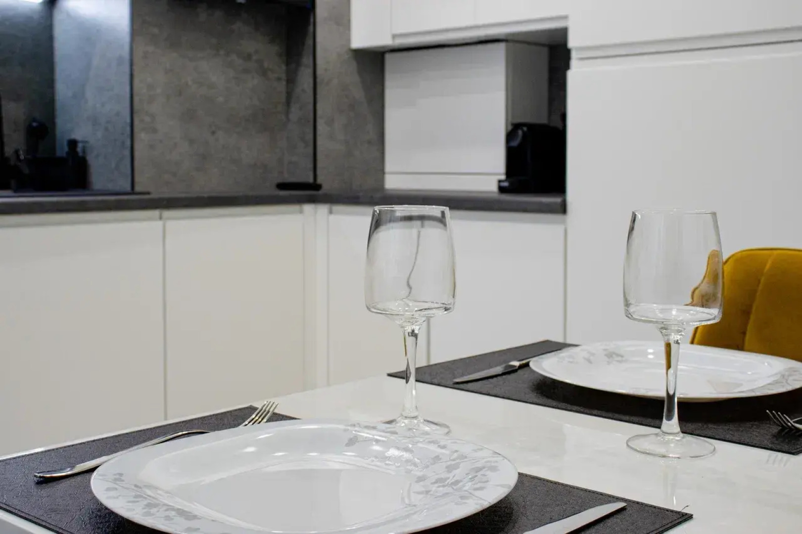 Апартаменты Люкс в центре Верхнее озеро, новый дом, Колибри#88А