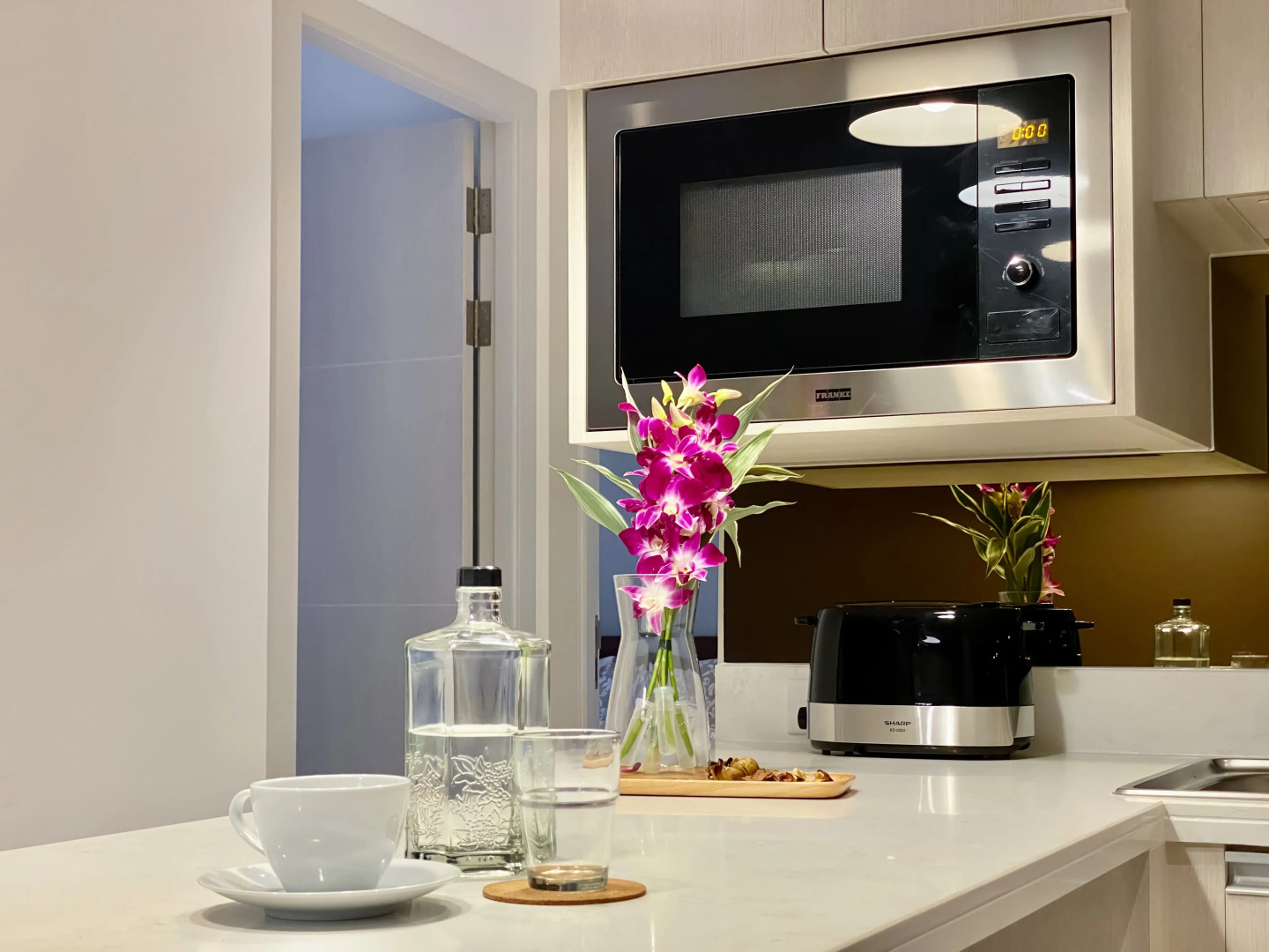 Апартаменты 2 спальни с видом на озеро в шаге от моря