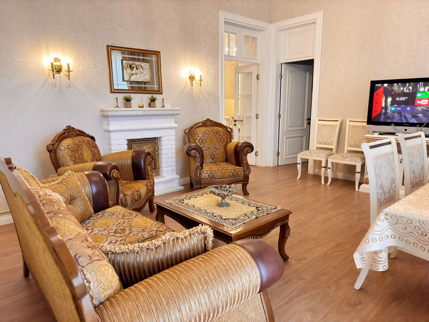 Апартаменты HISTORY 1888 Сentral Apartment & Excursions