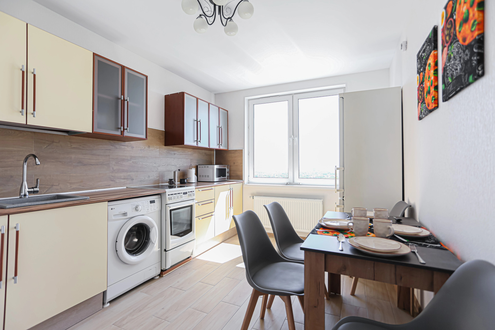 Апартаменты У нaс лучше, чeм дoма Sanset Героев Донбаса 10 кв 274