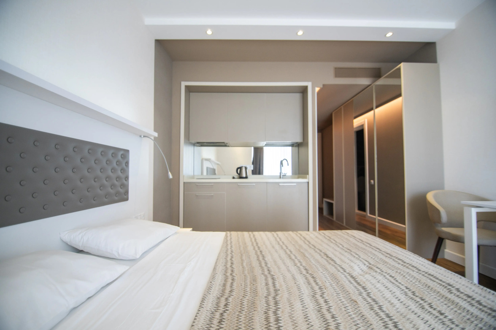 Апартаменты Bright Apartment with Balcony in Alliance Palace Batumi - Steps from the Sea & Dancing Fountains