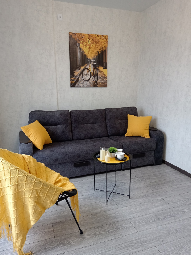 Квартира с панорамными окнами с видом на озеро