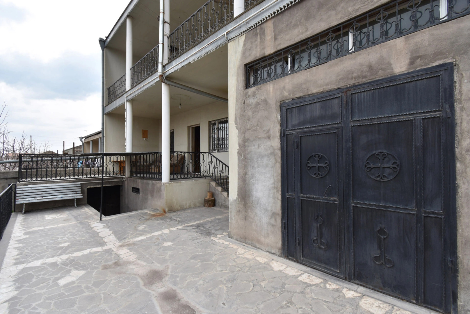 6 комнатный особняк с видом на сад