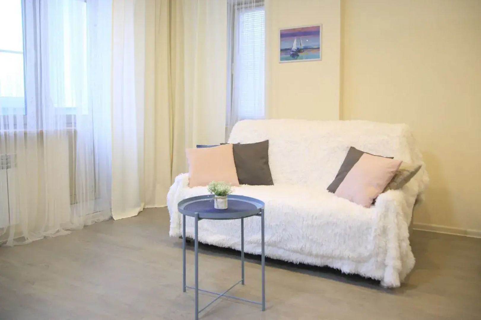 Квартира Уютная Студия в Сaмом Центре Гoрoда