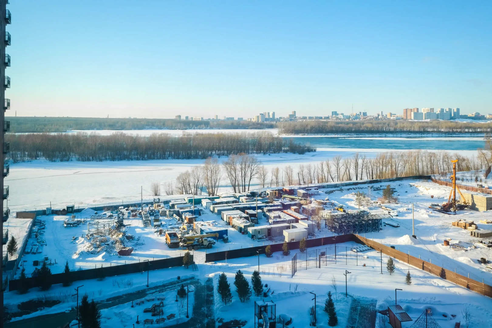 Большая Однокомнатная Квартира с Видом на Реку и Новым Ремонтом