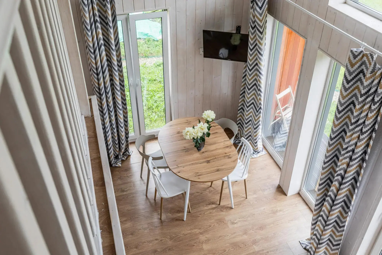 Частный Дом Яркий панорамный с видом на лес