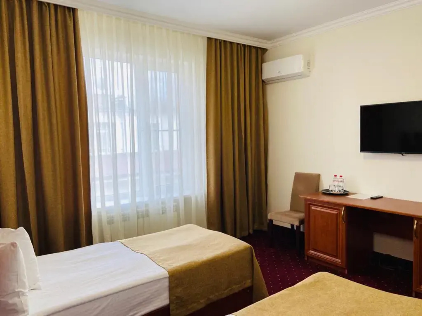 Отель Корона