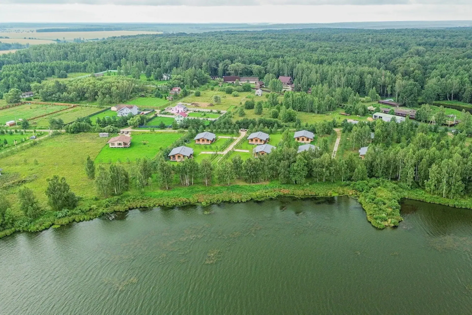 Частный дом в поселке Разливы-1, 8Б