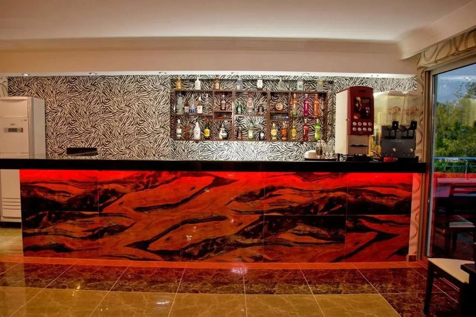 Opia Hotel