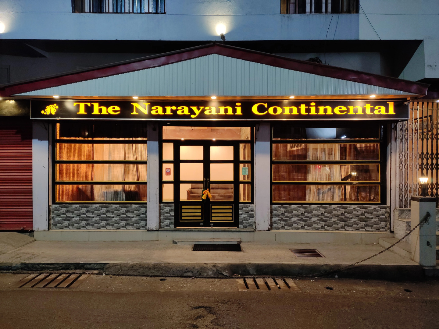Отель The Narayani Continental