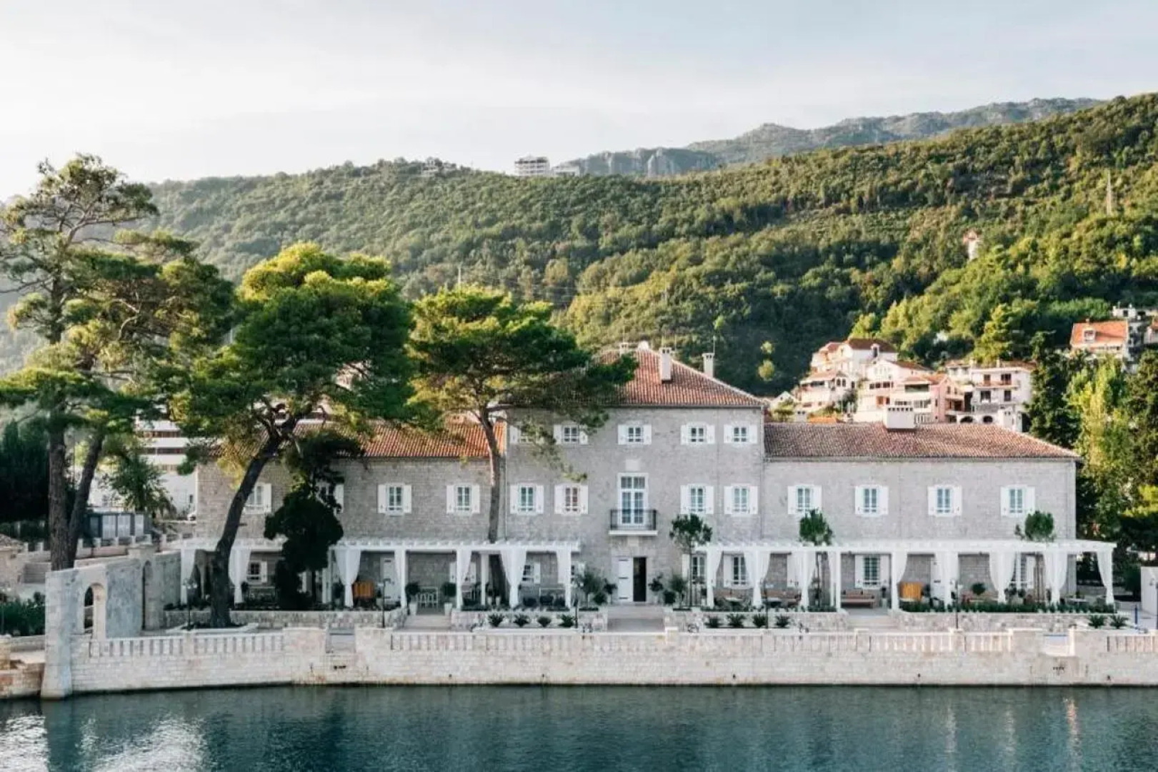 Lazure Hotel and Marina