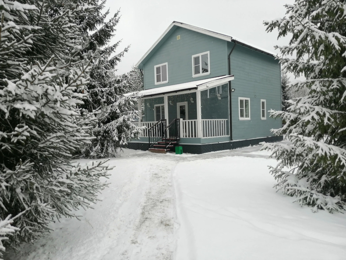 Частный дом с верандой и сауной