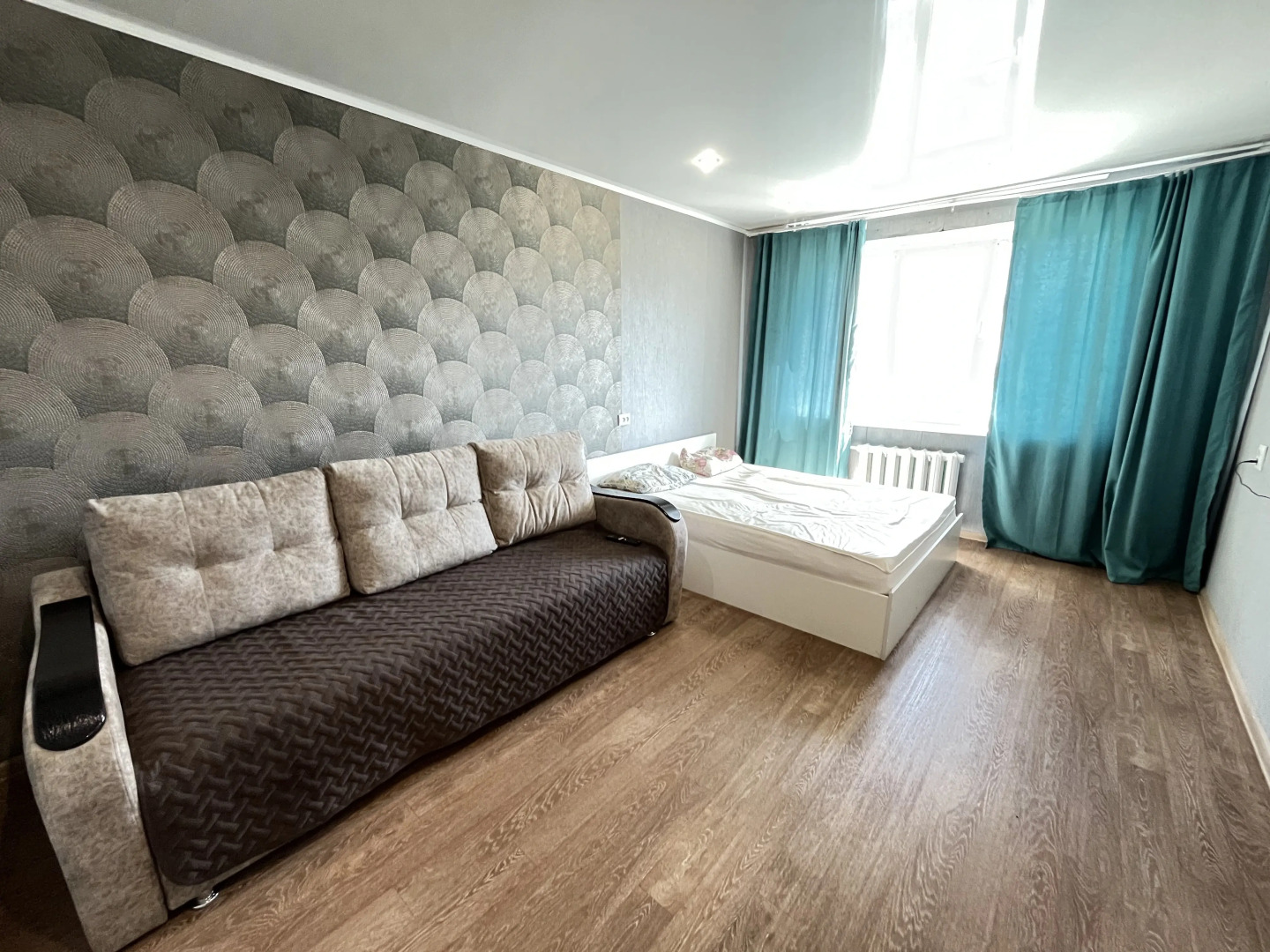 Квартира на улице Братьев Жабровых 3