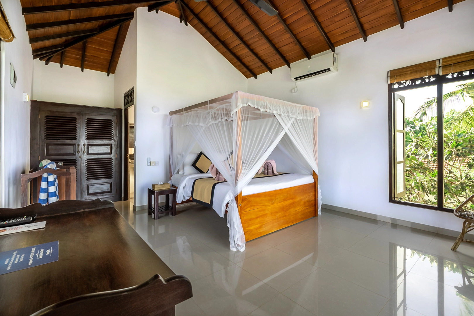 Курортный отель Ananthaya Beach