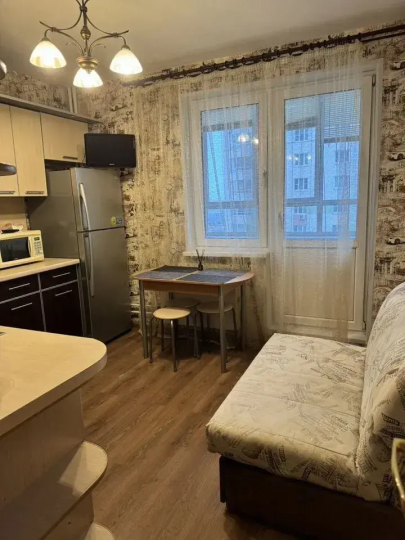 Квартира однокомнатная с видом на Волгу и стaдиoн