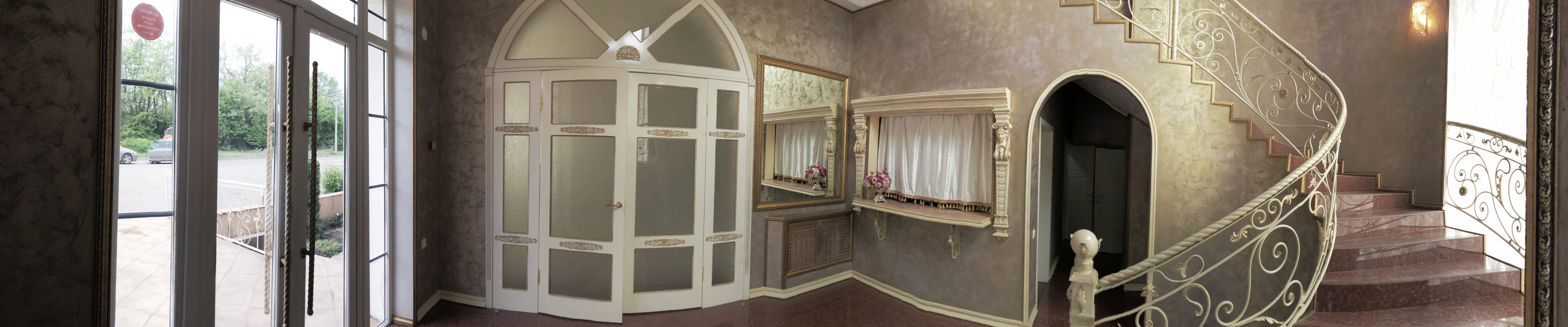 Моцарт Холл