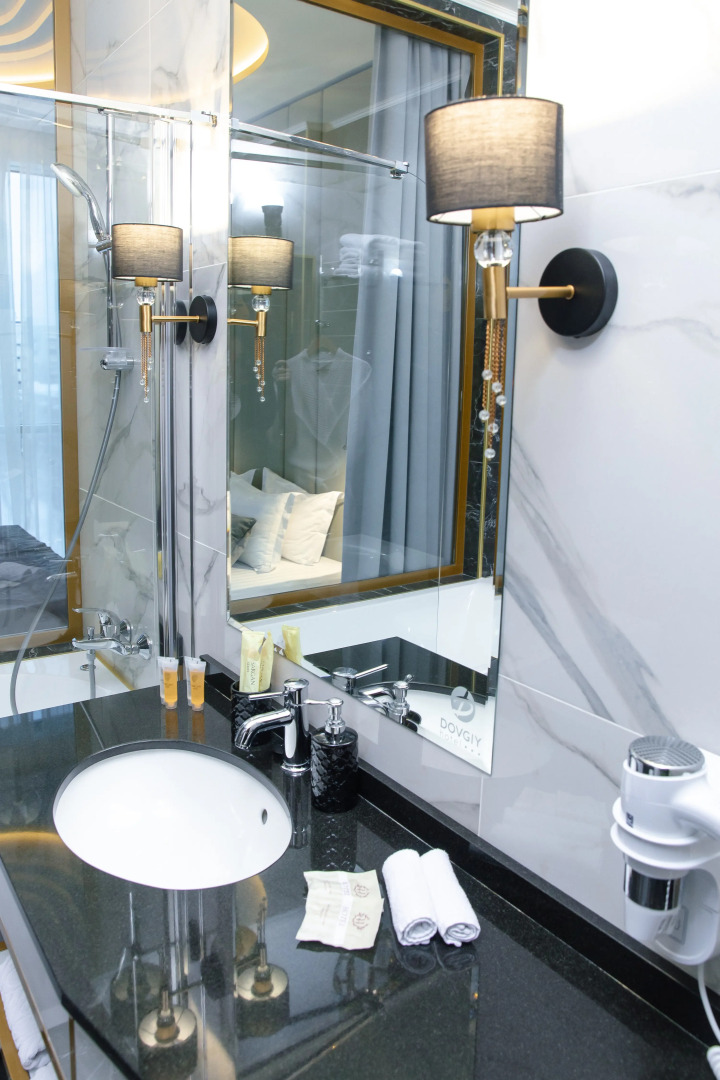 Отель Довгий