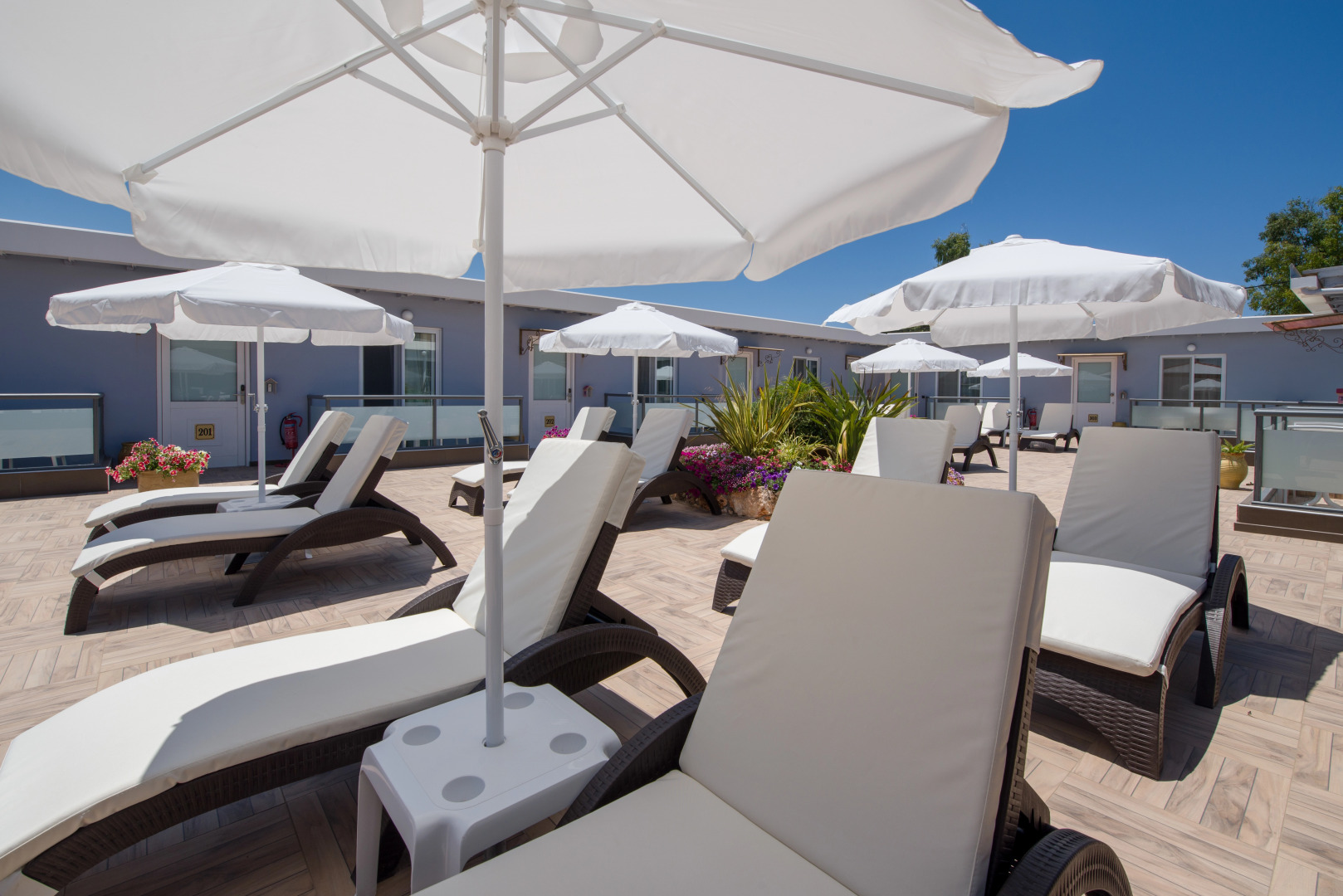 Отель Paradice Luxury Suites