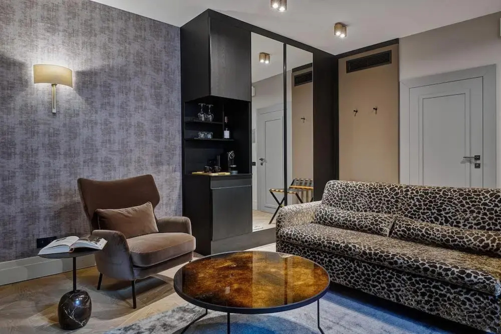 Отель H15 Luxury Palace