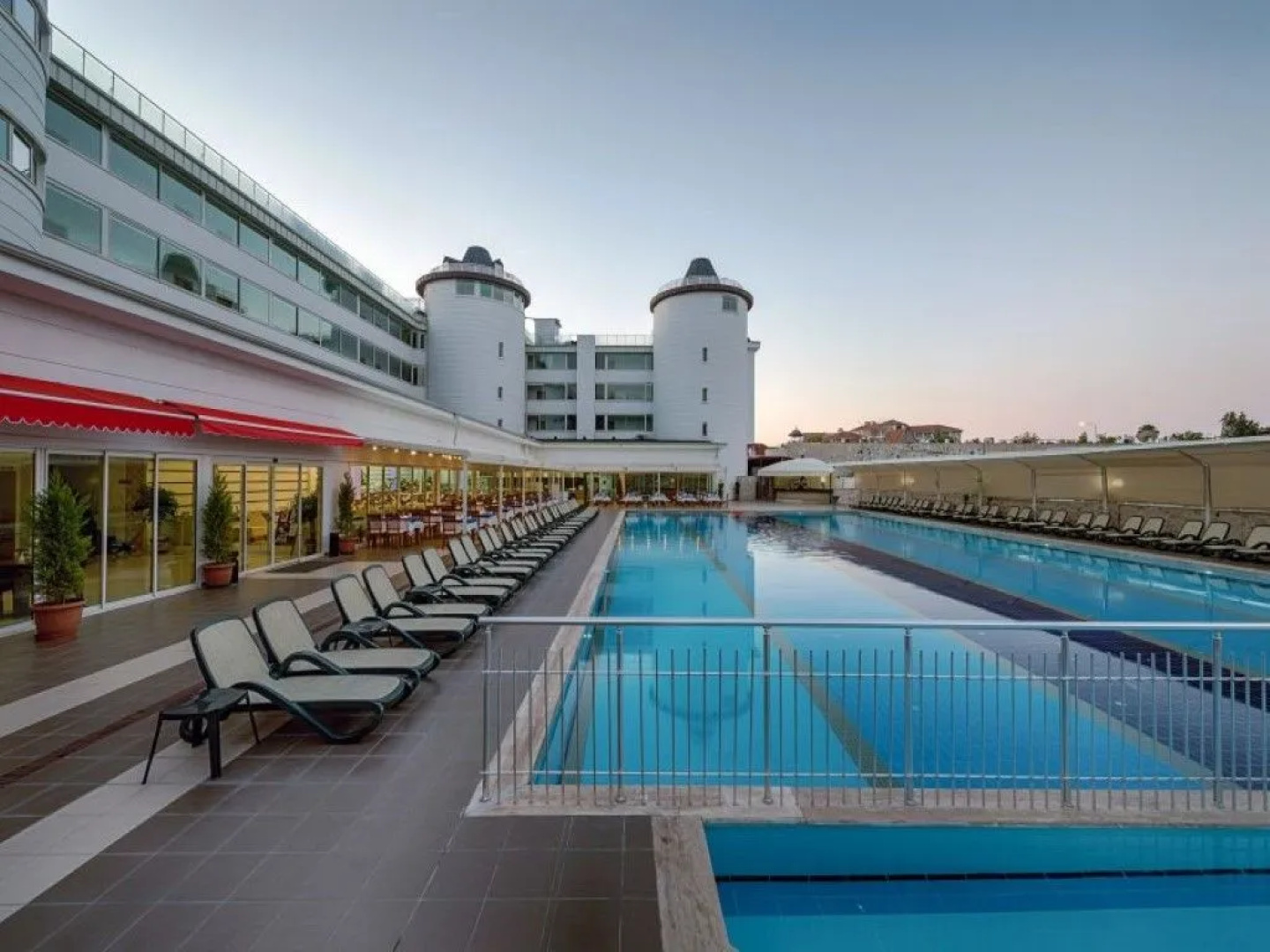 Отель Royal Towers Kiris