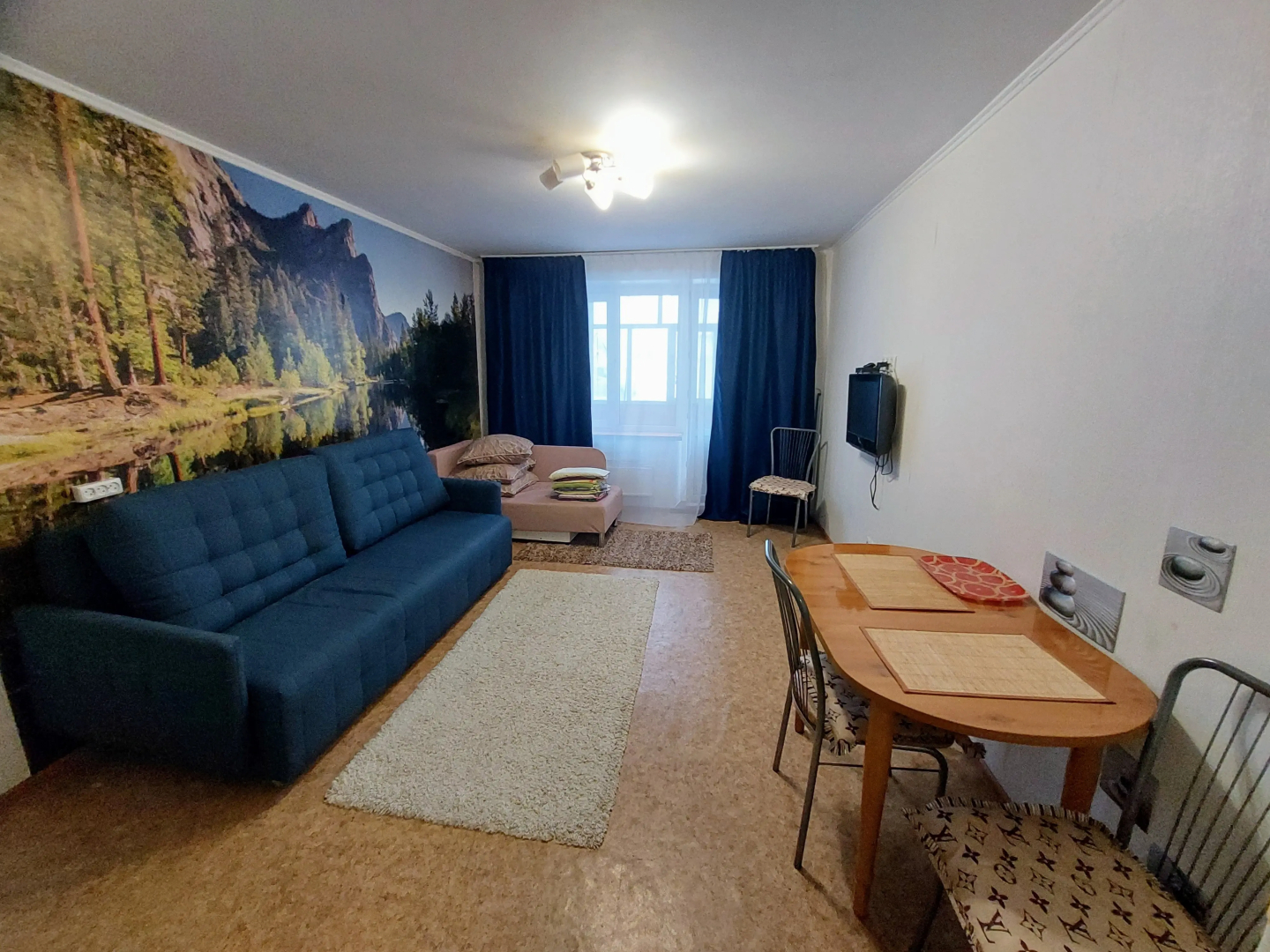 Апартаменты Студия с балконом у ТЦ Колумб