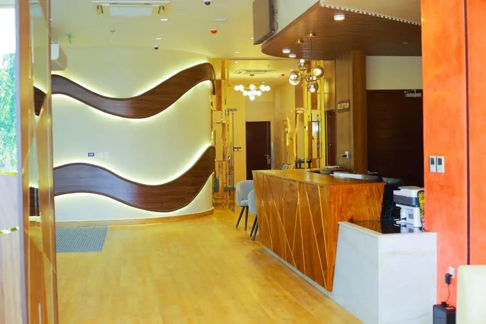 Отель King Jada Apartments & Hotel
