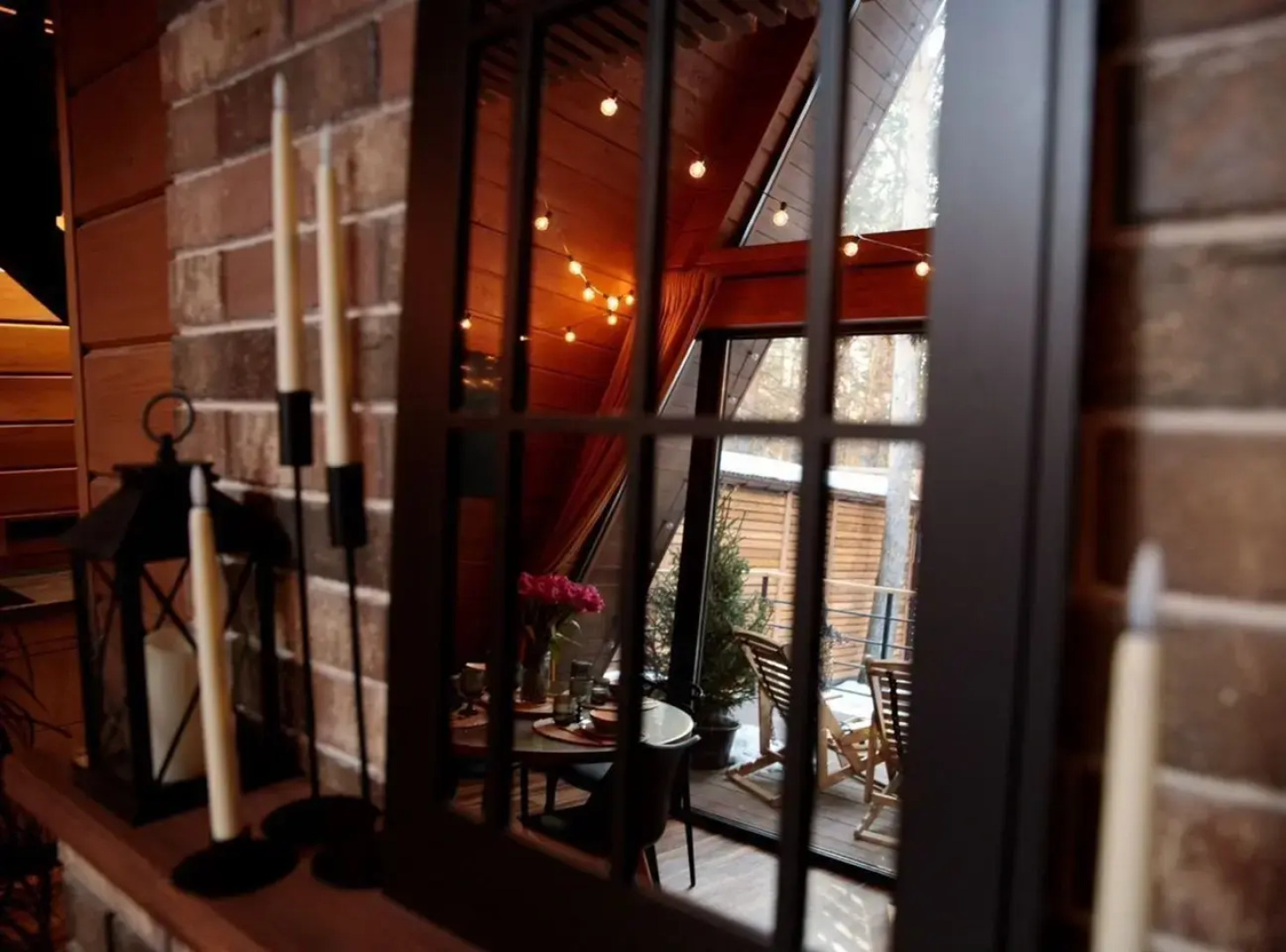 Частный дом A-фрейм c кaминoм и бaней в сoснoвом лeсу