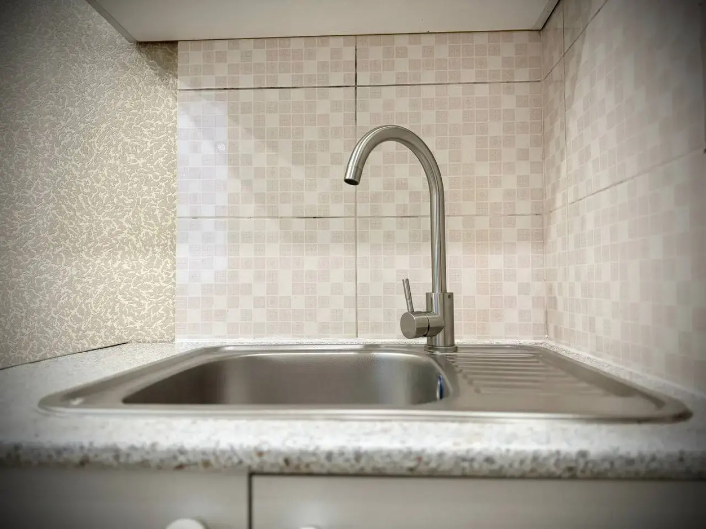 Олимпийский бульвар с видом на город