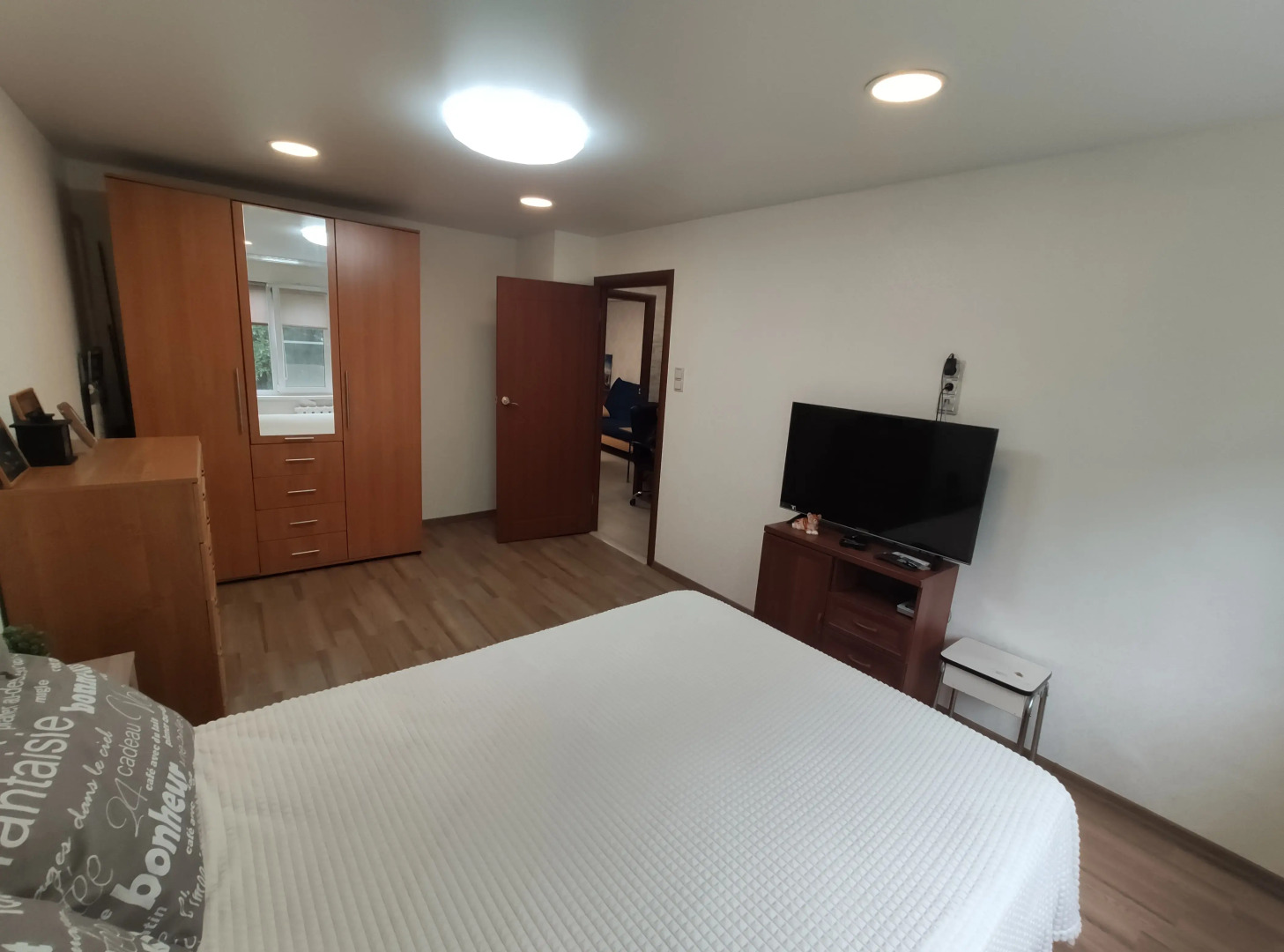 Квартира Трёхкомнатная на Семёновском Озере