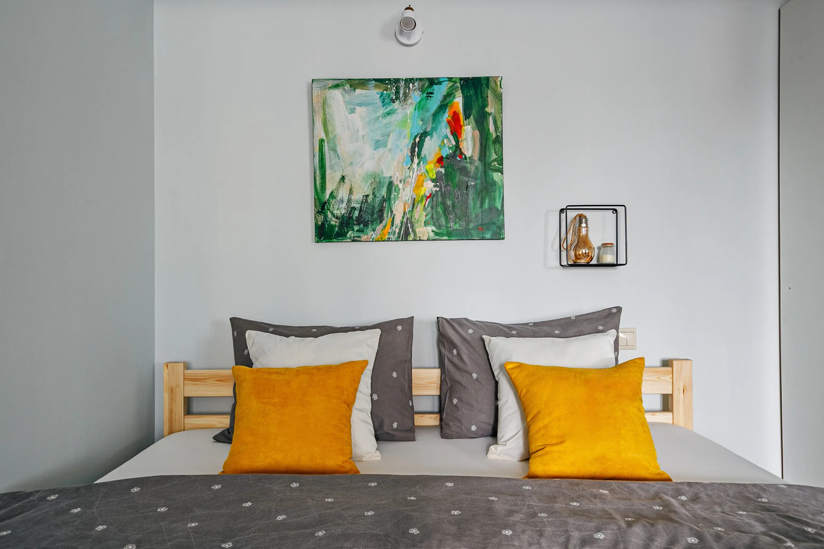 Апартаменты Butyrsky Cozy with Terrace, Parking and King-size Bed