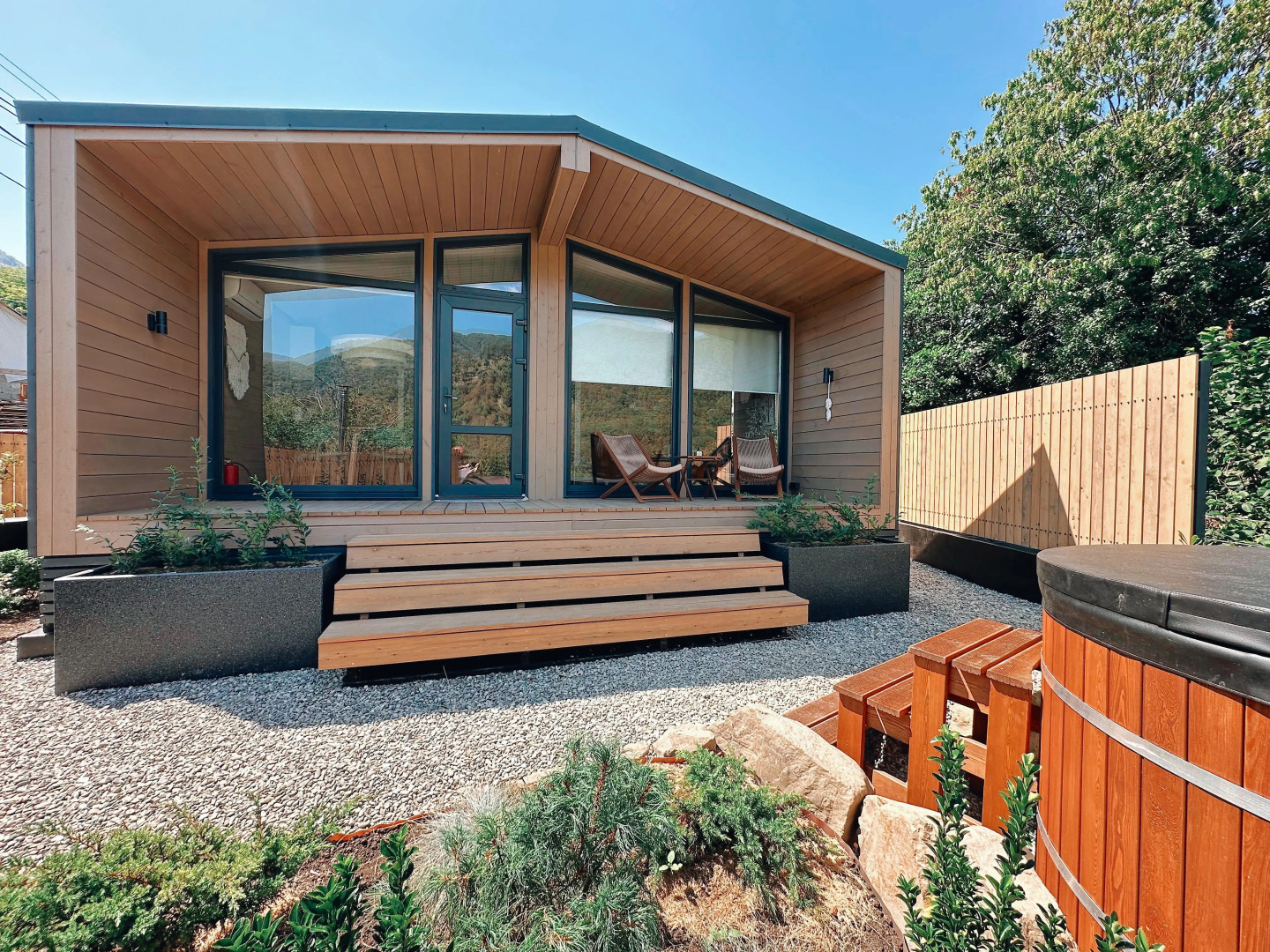 Частный дом Тишина в горах с горячей купелью на берегу живописной реки