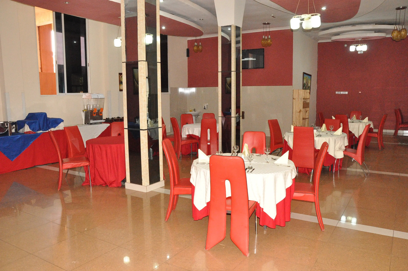 Отель The Mirror