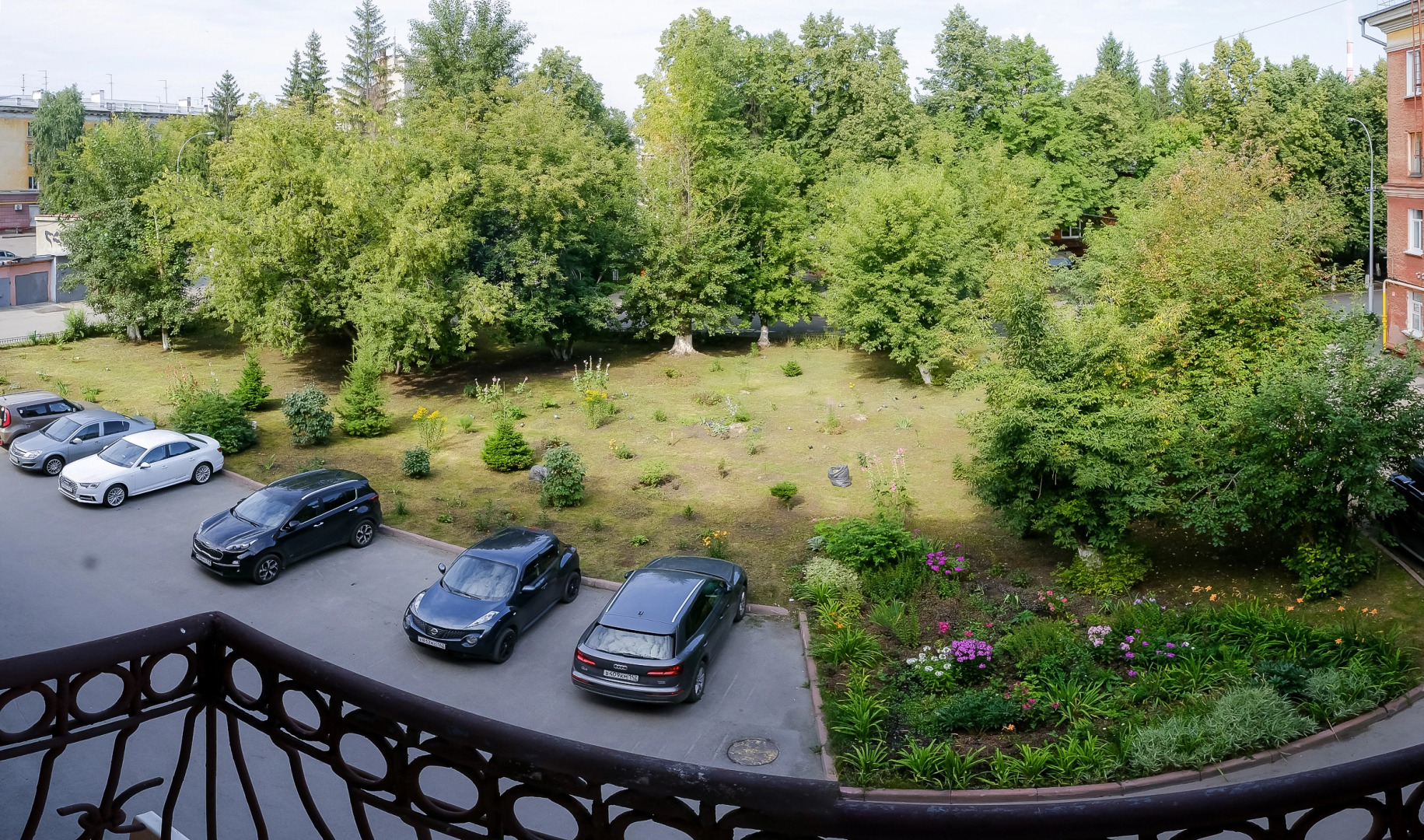 Апартаменты Unique Apart Прованс с джакузи рядом с набережной и фонтаном Весенней 7