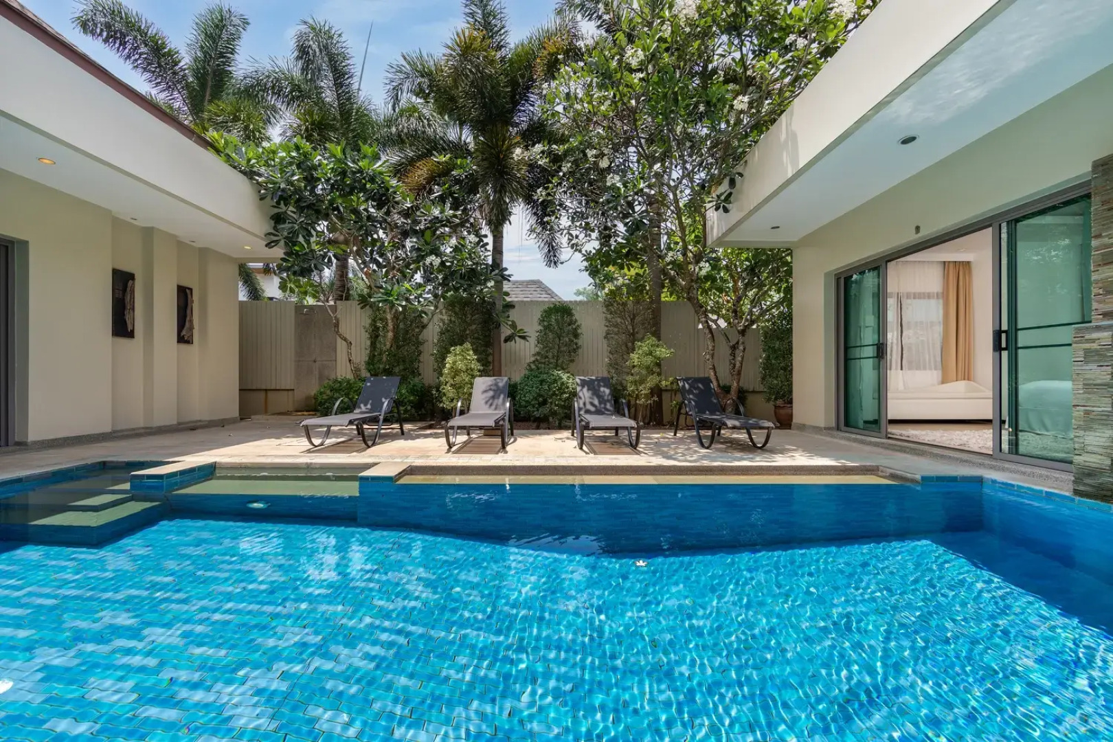 Вилла Nai Harn Pool Villa Bond