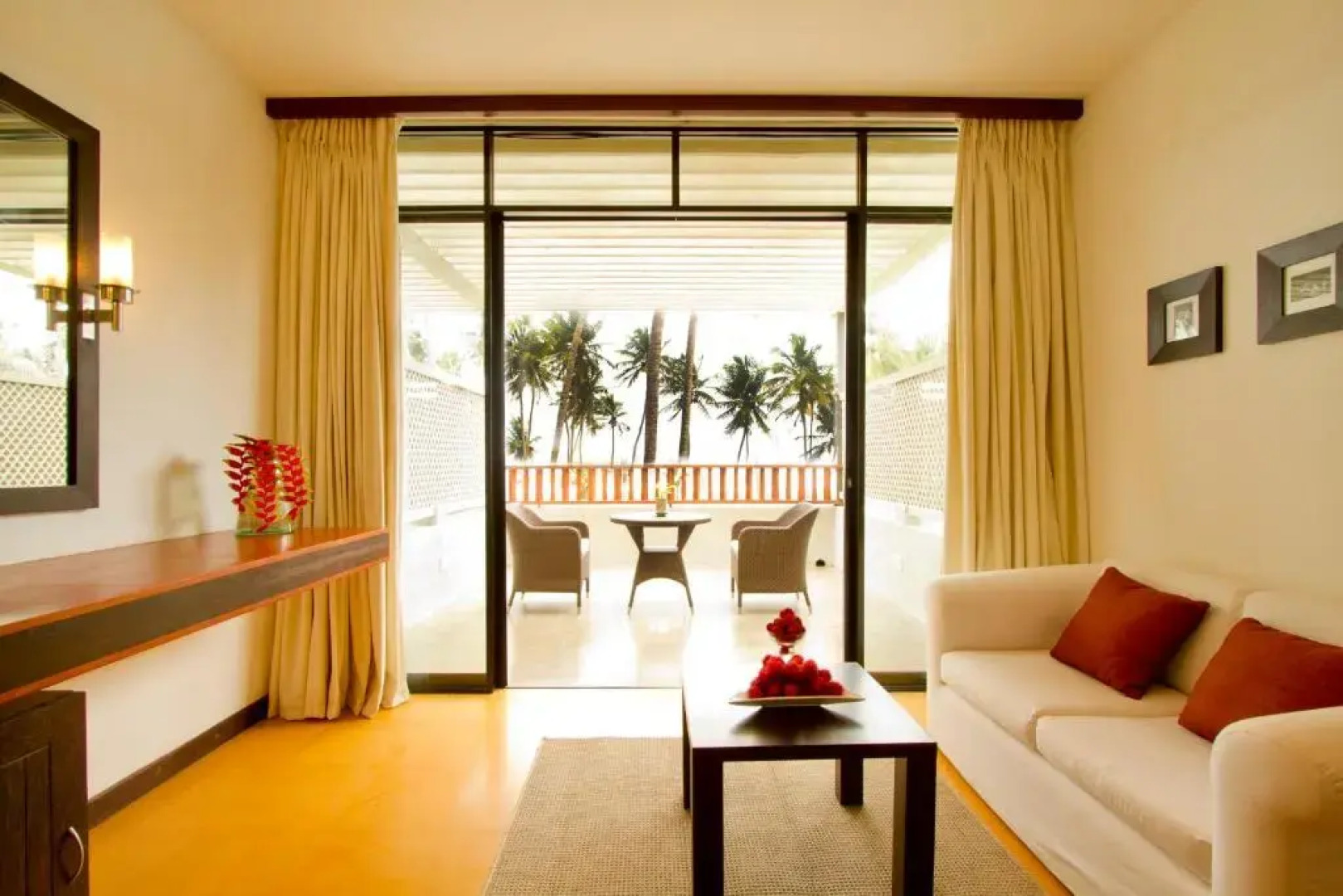 Курортный отель The Blue Water - Bawa Heritage - City Resort Hotel