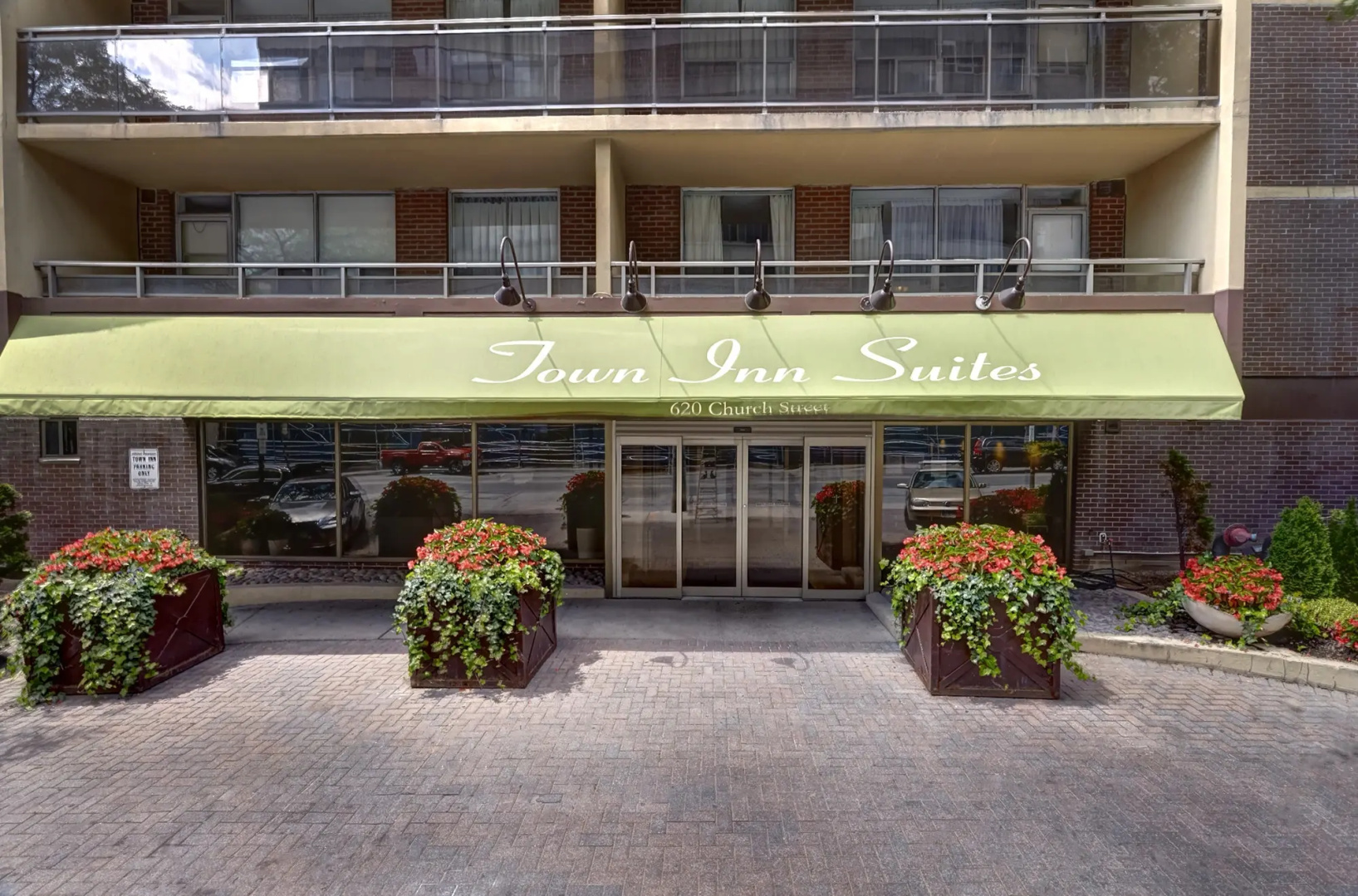 Отель Town Inn Suites Hotel