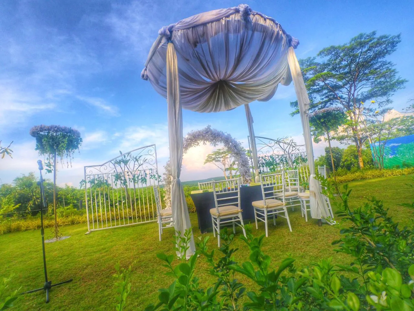 Отель Harper Purwakarta