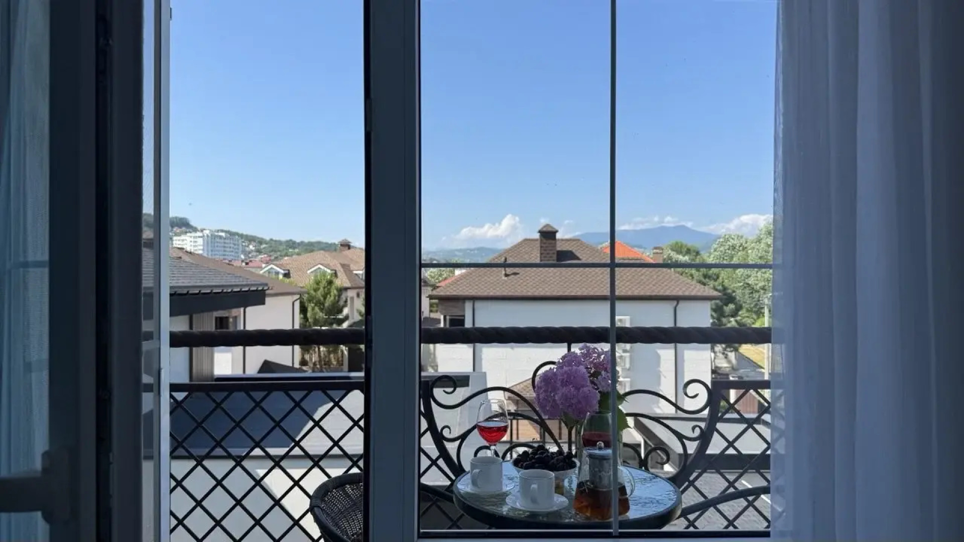 Квартиры с балконами и видом на горы на Мелетяна 5а 2