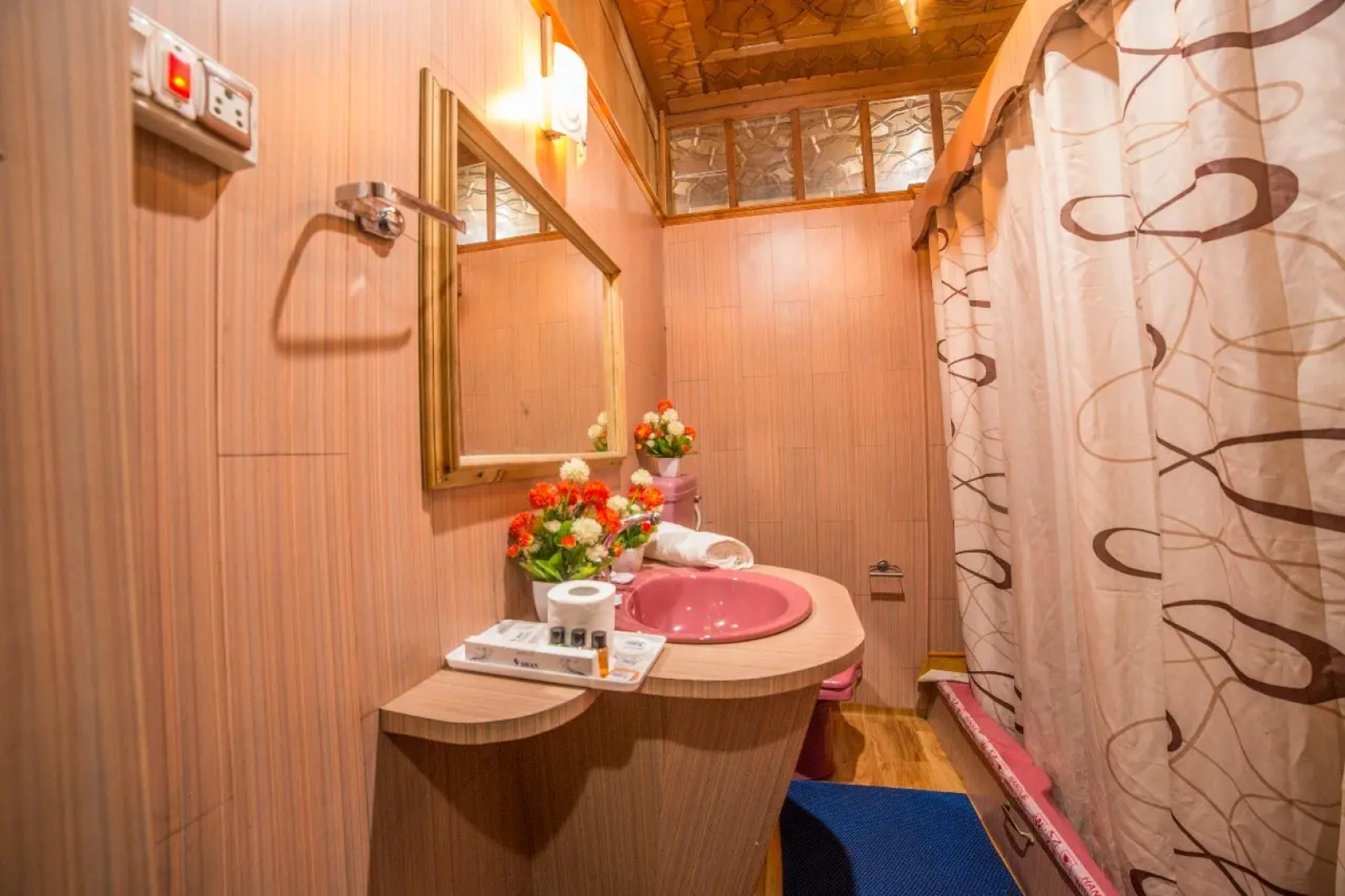 Отель Swan Group Of Houseboats
