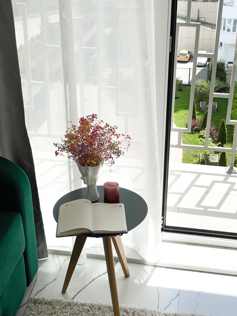 Апартаменты-студия 30 кв.м. с двуспальным диваном и балконом, с 3 по 6 этаж