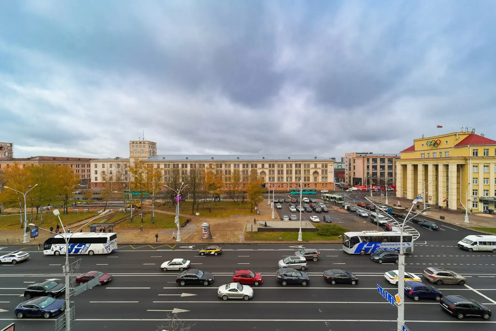 Трехкомнатная Квартира на проспекте Независимости 52