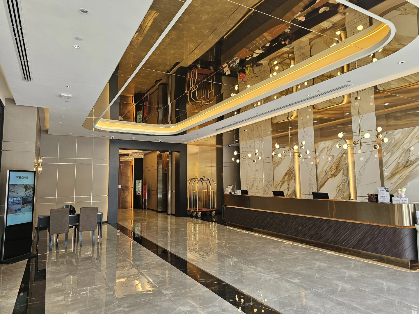 Отель Column Bangkok Hotel