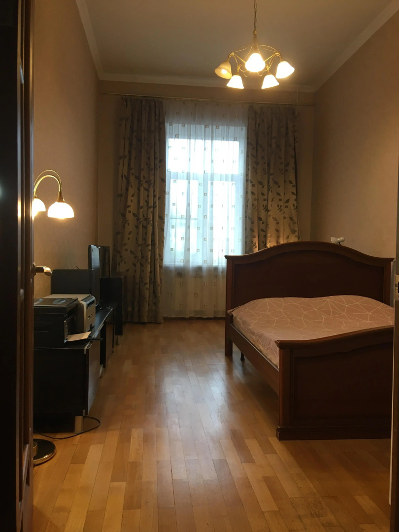 Апартаменты у Казанского Собора и Дома Зингера