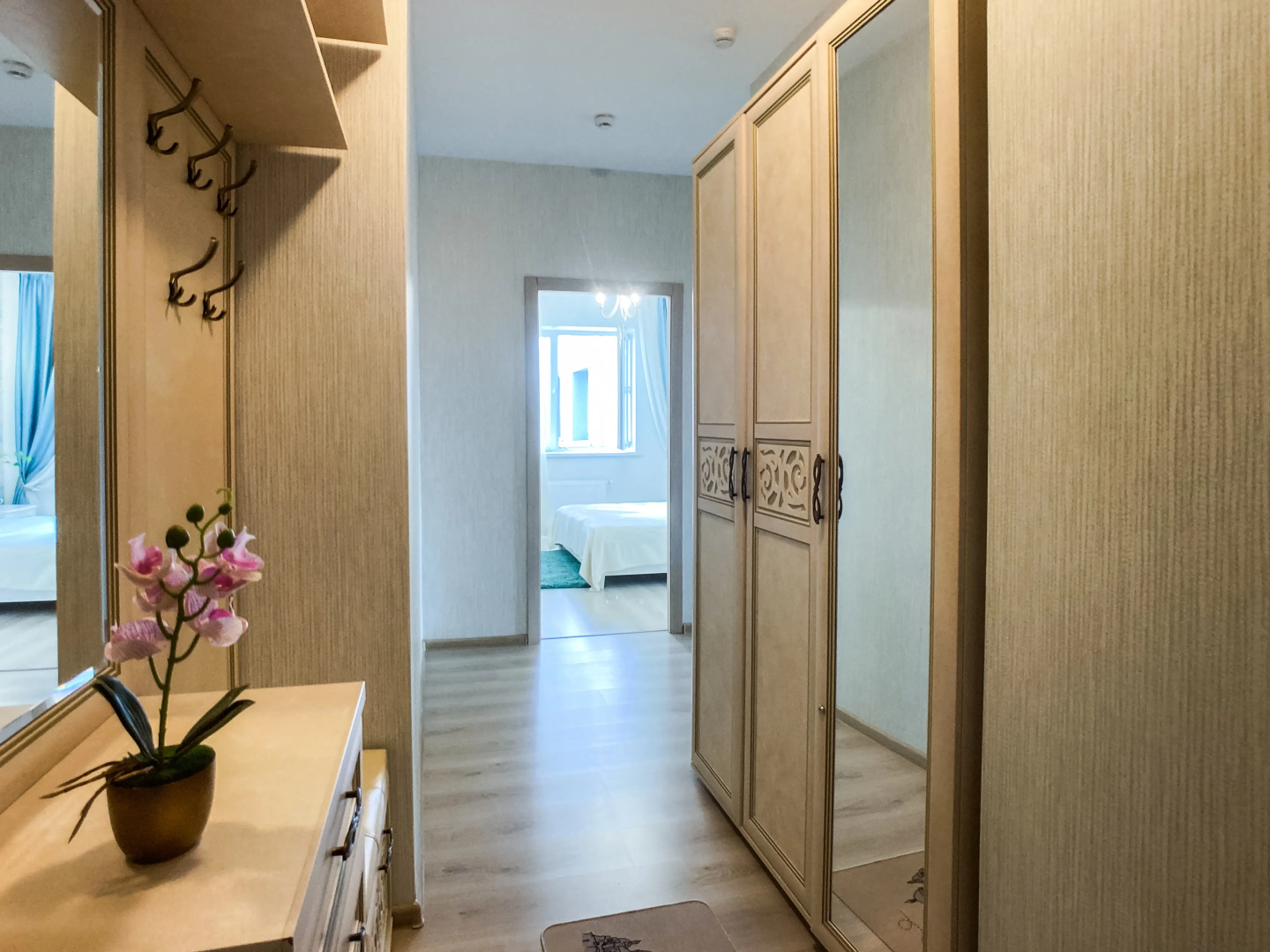 Apart59 | Классические двухкомнатные апартаменты SHARMAN с камином