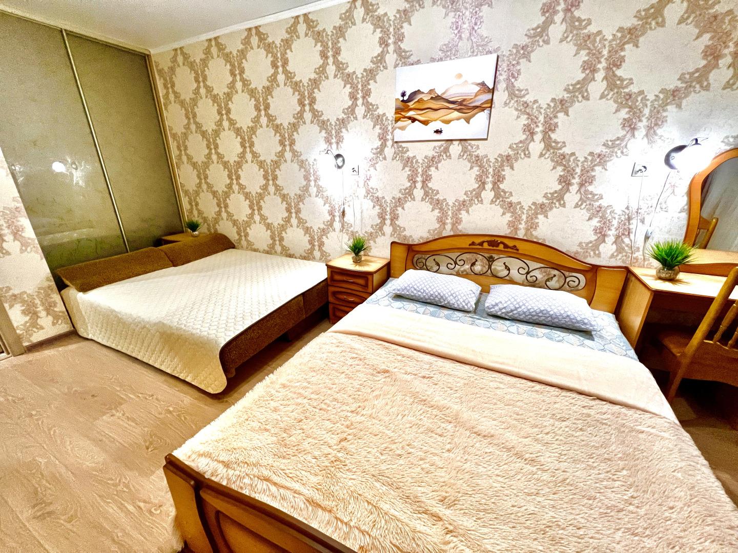 Апартаменты двухкомнатные в Центре Города на 5 этаже (рядом с набережной р. Волга) у ул. Арцыбушевская, 204