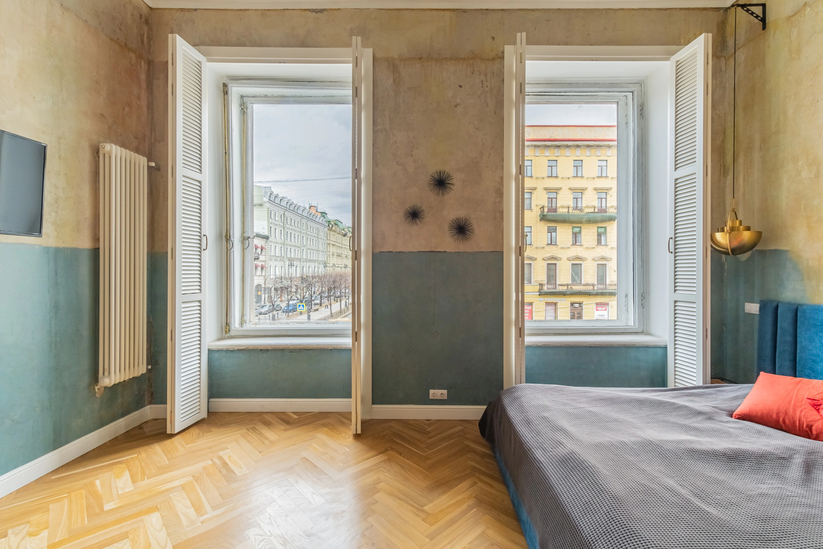 Апартаменты с Видом на Невский