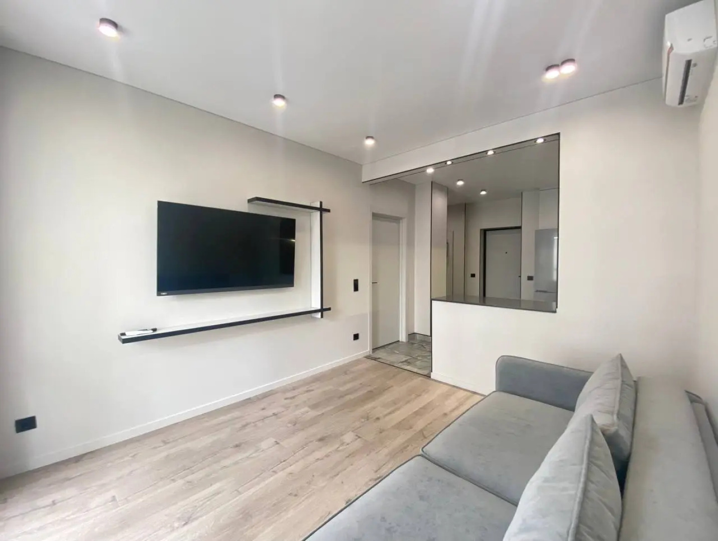 Апартаменты 2-комнатные HomeApart П. Мстиславца, 12