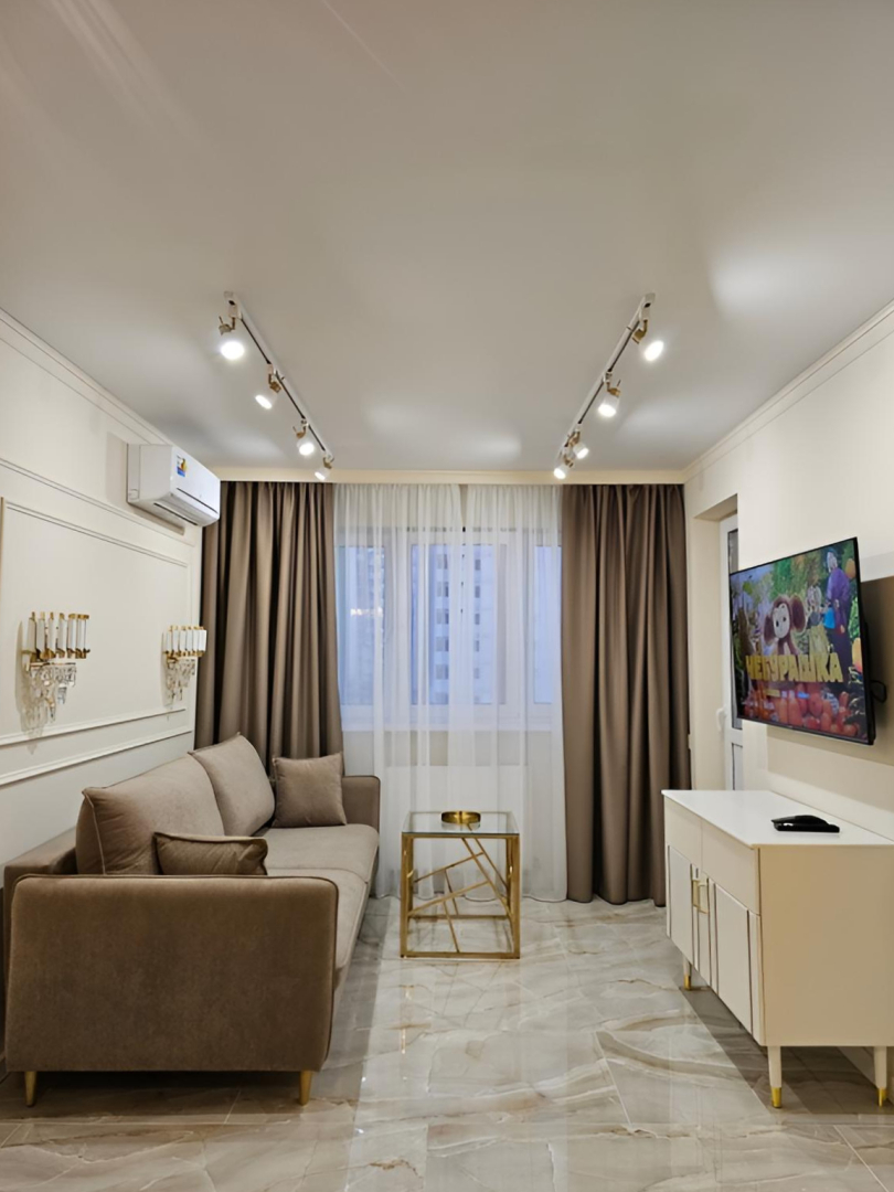 Апартаменты Шикарная Квартира в Стиле Неоклассика с Видом на Горы