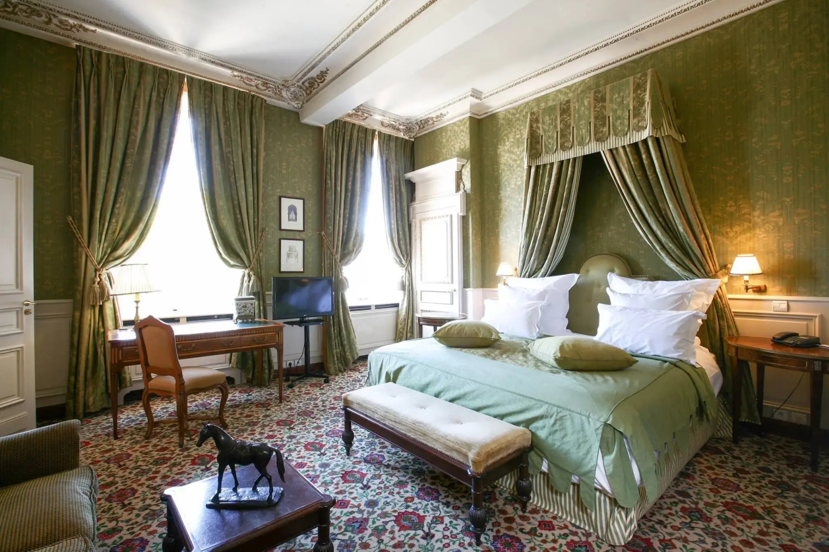 Отель Chateau de Courcelles